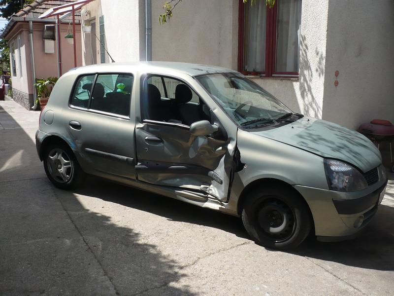 Renault Clio karosszéria javítás előtt